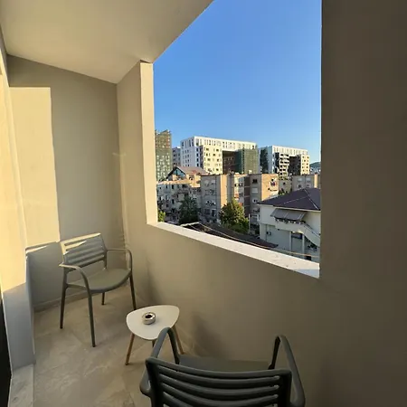 Stylish Renovated Flat With 2 Balconies & Great Natural Light Daire Tiran