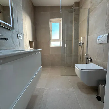 Stylish Renovated Flat With 2 Balconies & Great Natural Light Tiran