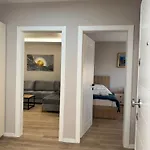 Διαμέρισμα Stylish Renovated Flat With 2 Balconies & Great Natural Light