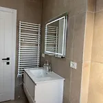 Stylish Renovated Flat With 2 Balconies & Great Natural Light * Τίρανα