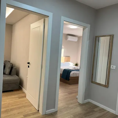 Stylish Renovated Flat With 2 Balconies & Great Natural Light Daire