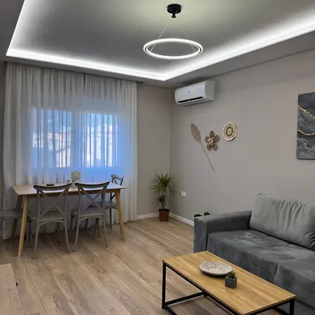 Stylish Renovated Flat With 2 Balconies & Great Natural Light *